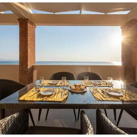 La Perla Deluxe Villa Khartáta