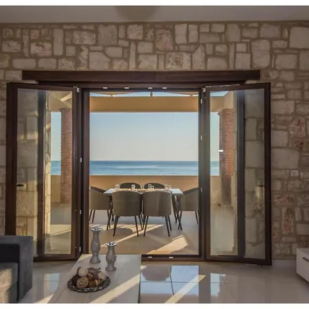 La Perla Deluxe Villa *