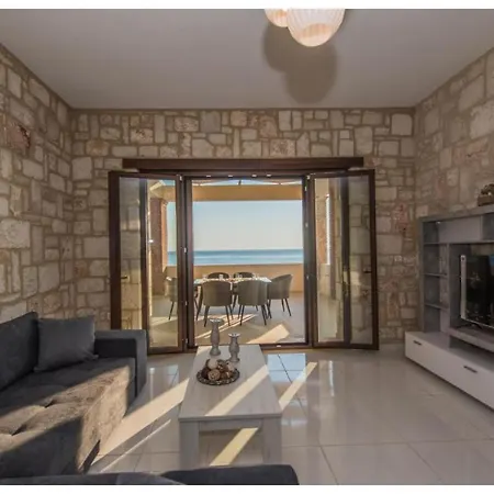 La Perla Deluxe Villa Khartáta